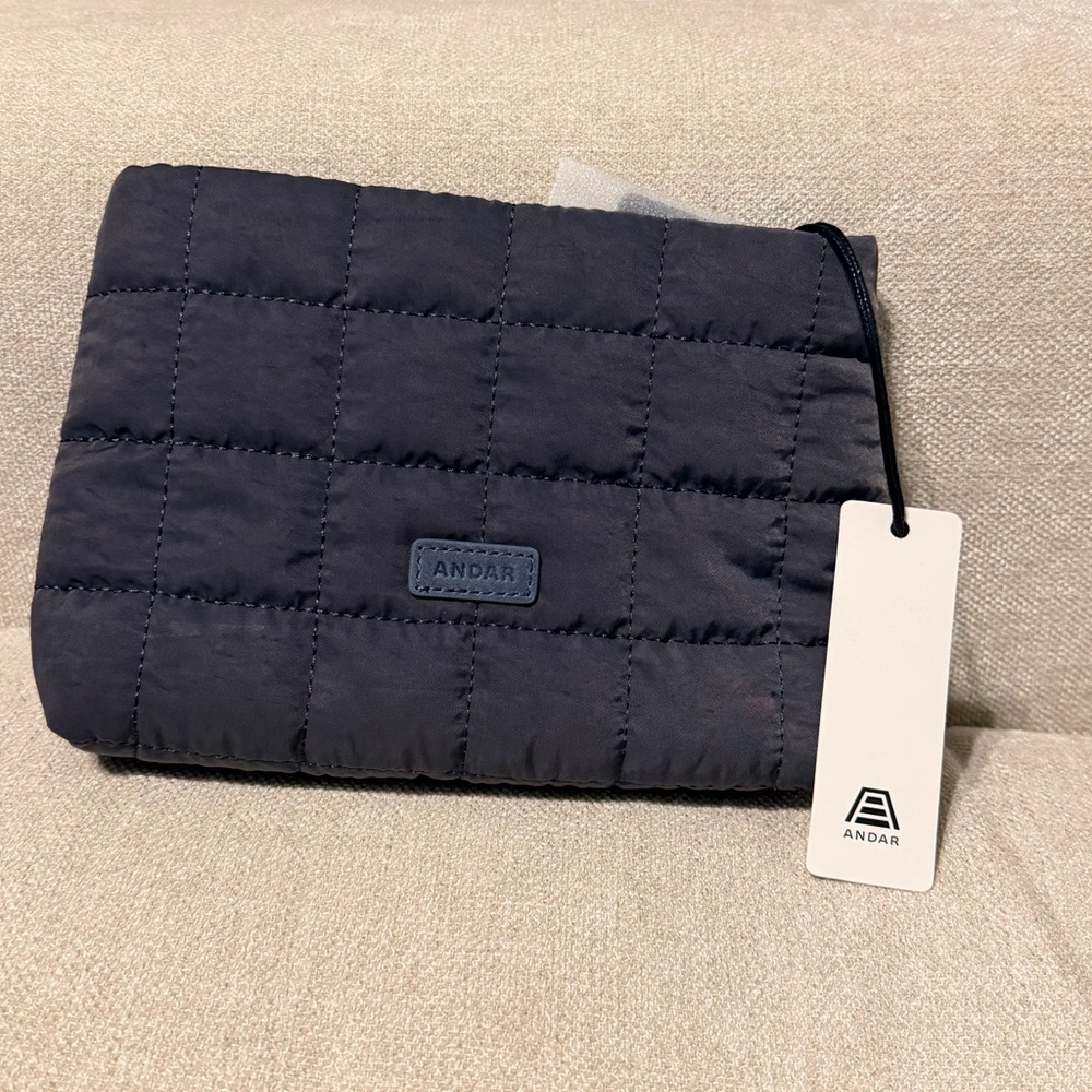 The Remi Active by Andar - Gray quilted travel pouch - BRAND NEW!